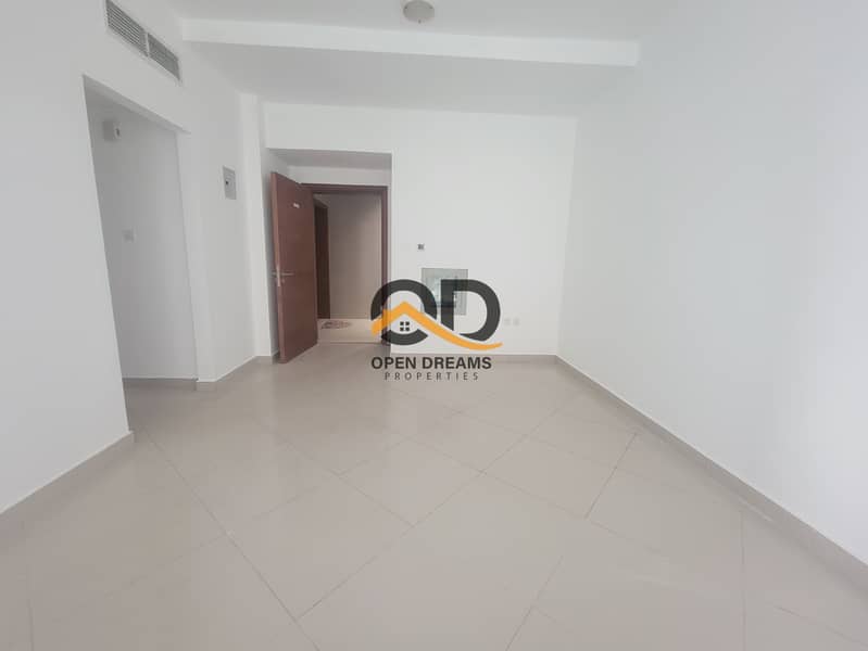 Hot offer | Spacious 1-bedroom | Closed to airport road