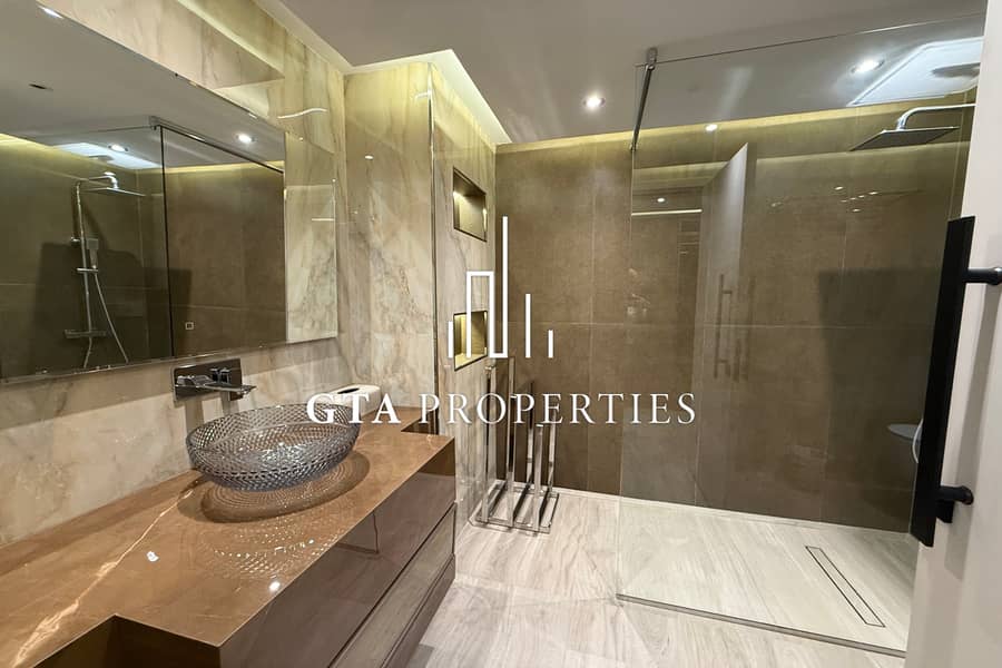 Reduced Price | Corner Unit | VOT - 18
