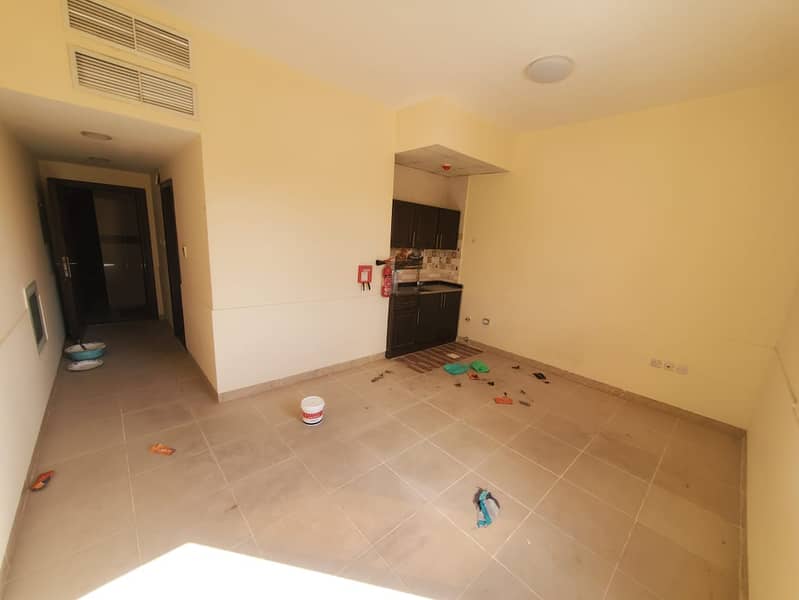 Studio apartment in Al Rashidiya 2 - Central air conditioning - Free maintenance - Family accommodation