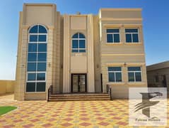 فيلا واسعة مكونة من 5 غرف نوم مع حديقة كبيرة