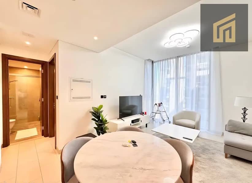 Furnished 1BR Apartment | High-Floor Downtown & Creek View