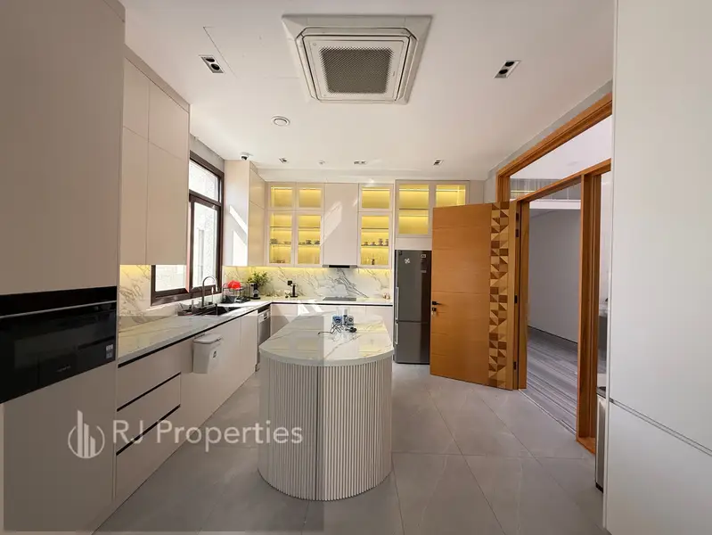 Spacious 5BR Luxury Basement Villa | Private Pool, Gym, Cinema & Kids Area - View 5