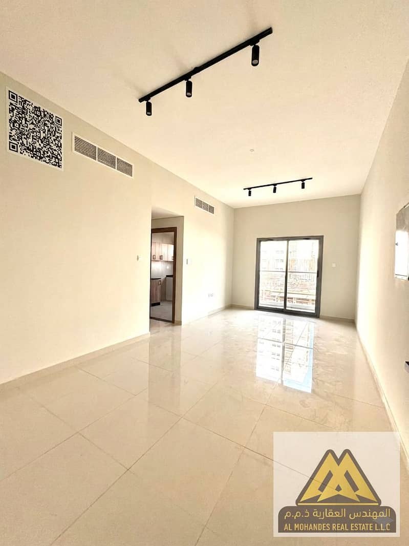 The apartment is brand new, meaning it has been completely renovated and is in excellent condition. It features a very large space that provides comfo