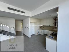 NEAR PARK | SINGLE ROW | READY TO MOVEIN