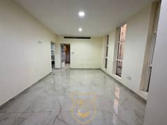 شقة في منطقة الرولة 2 غرف 37000 درهم - 14779514