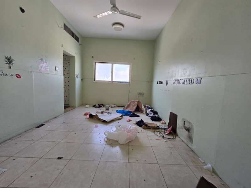 Two bedrooms and a living room in Rawda 3 - Central air conditioning - Regular maintenance is the owner's responsibility - Family building