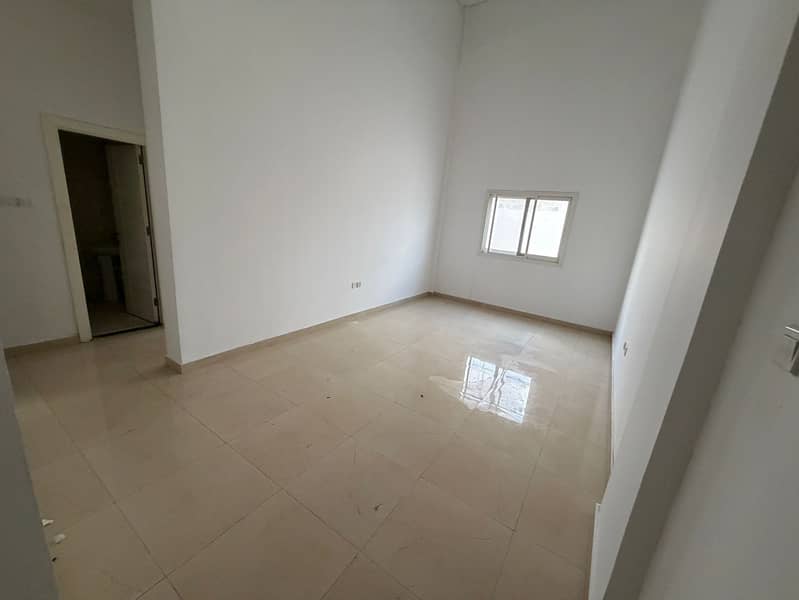 One-bedroom apartment for annual rent in Al Rawda 2, Ajman. Spacious, new building, excellent layout, central air conditioning, bright apartment