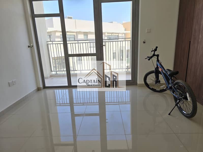Contemporary 1BHK Apartment | 850 Sqft | Balcony with Stunning View | Waroud 5