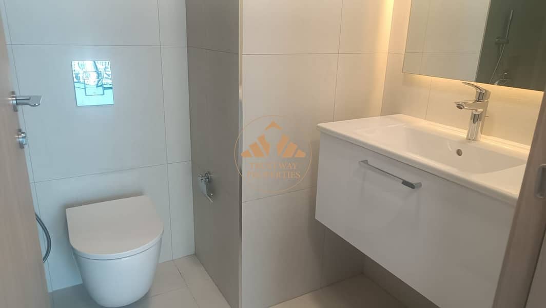 9 bedroom ensuite bathroom. jpg