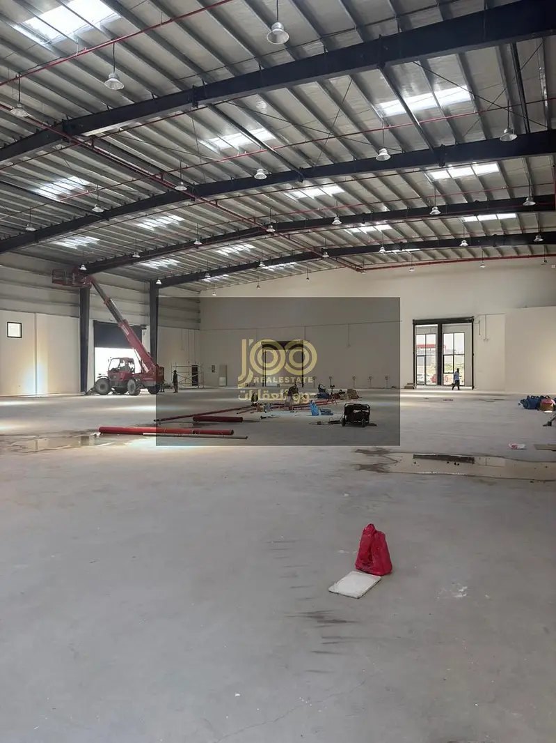 Available for annual rent: a warehouse with a showroom, equipped with 230 kW electricity. - View 2