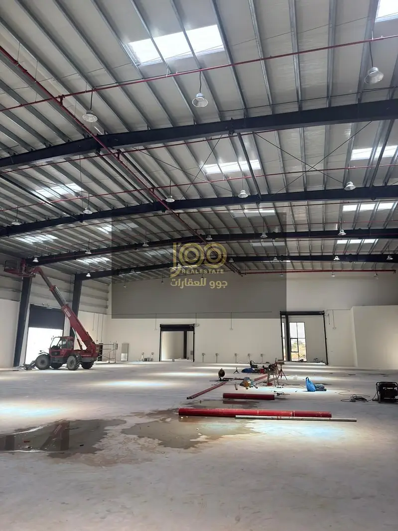 Available for annual rent: a warehouse with a showroom, equipped with 230 kW electricity. - View 4