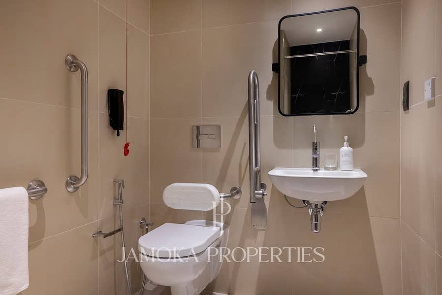 5 ak-dxbjk-accessible-bathroom-28051_Classic-Hor. jpg