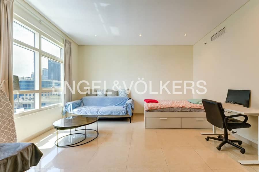 Spacious Studio| Prime Location| furnished