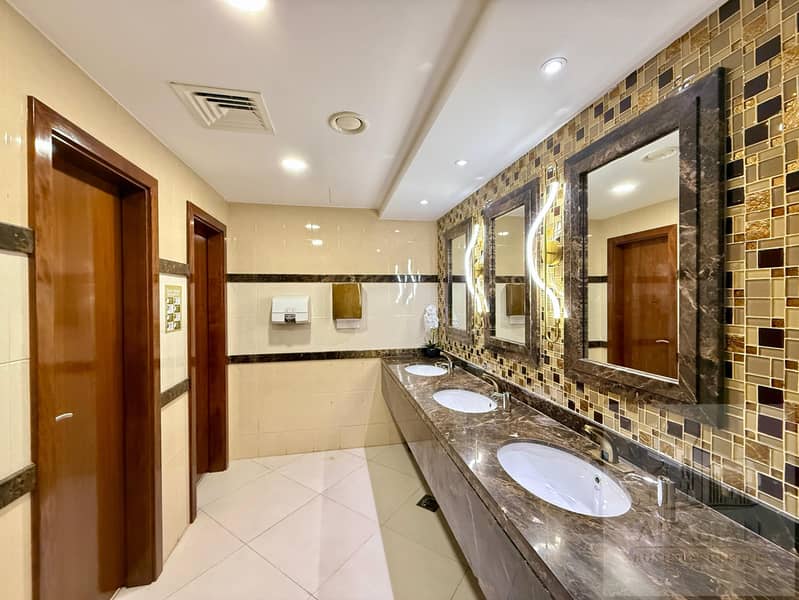 21 washroom 3. jpg