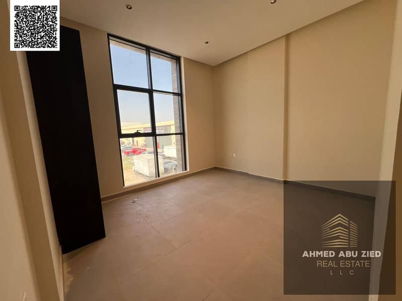 Luxury brand-new apartment with a master bedroom, very spacious living room, equipped kitchen, 2 bathrooms, and a balcony with an open view. Full main