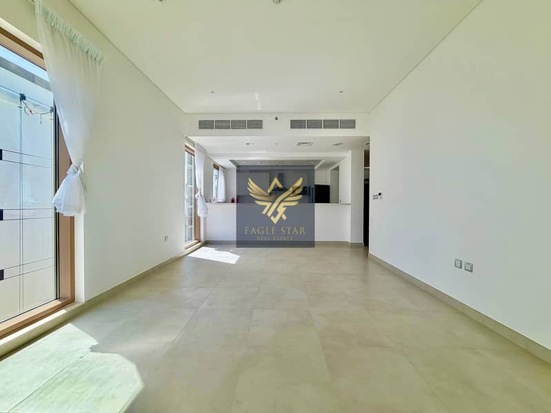 Huge 2BHK | Bright & Well Maintained | Gym & Pool