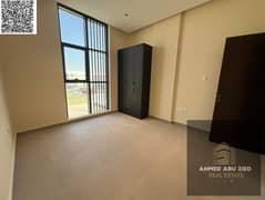 لاول ساكن-خزائن في الحائط-غرفتين وصاله-2حمام-تكييف مركزي-بلكونه اطلاله مفتوحه-تشطيبات ممتازه-موقع مميز بجوار جميع الخدمات-سهل الوصول لدبي والشارقه