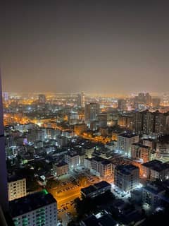 شقة للايجار كورنيش عجمان غرفتين وصالة مساحة 1950 قدم اطلالة مميزة السعر 70000 درهم 4 دفعات