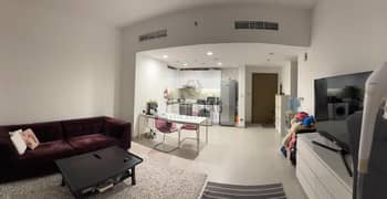 غير مفروش | شاغر | إطلالة على الفيلا