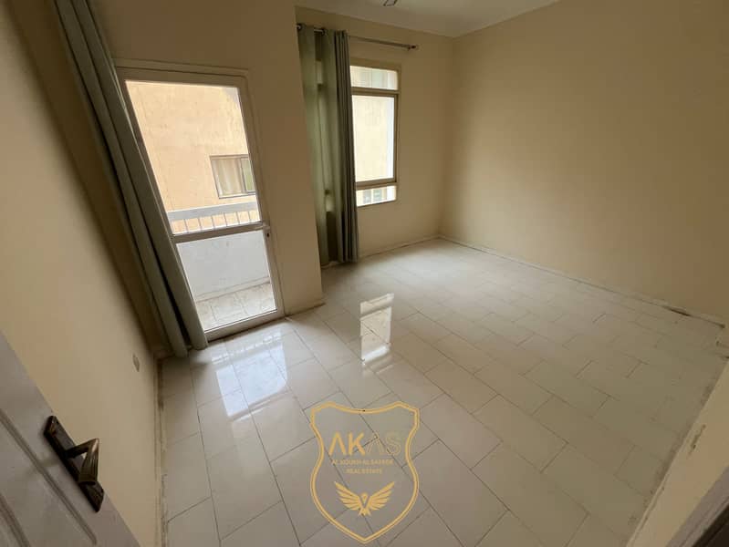 Well maintained 2 BHK apartment with balcony and spacious hall