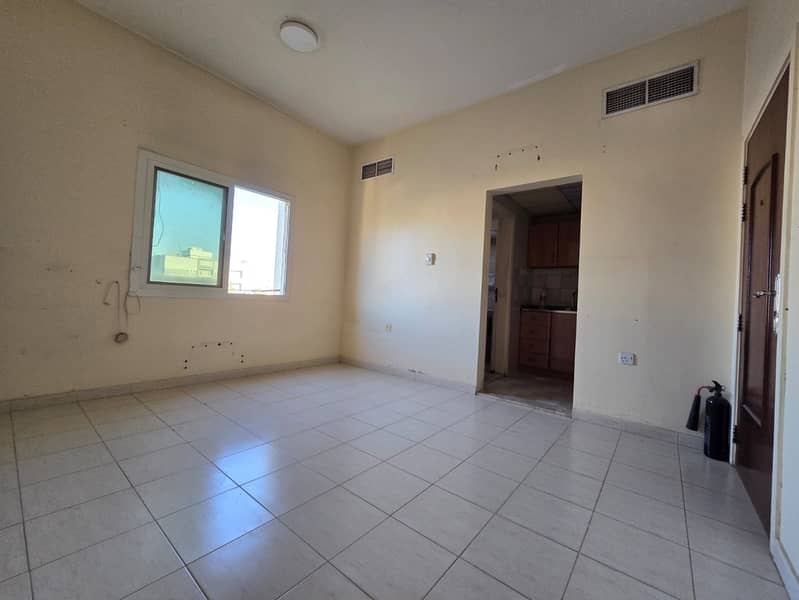 Studio for annual rent in Al Nuaimiya 2, Ajman, separate kitchen, spacious and excellent layout, central air conditioning and cooling, high-end finish