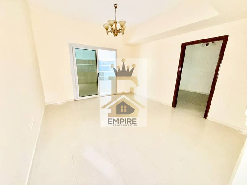 Spacious bright 1bedroom appartment with balcony with with full clean kitchen Very easy exit to Dubai in al taawun Sharjah