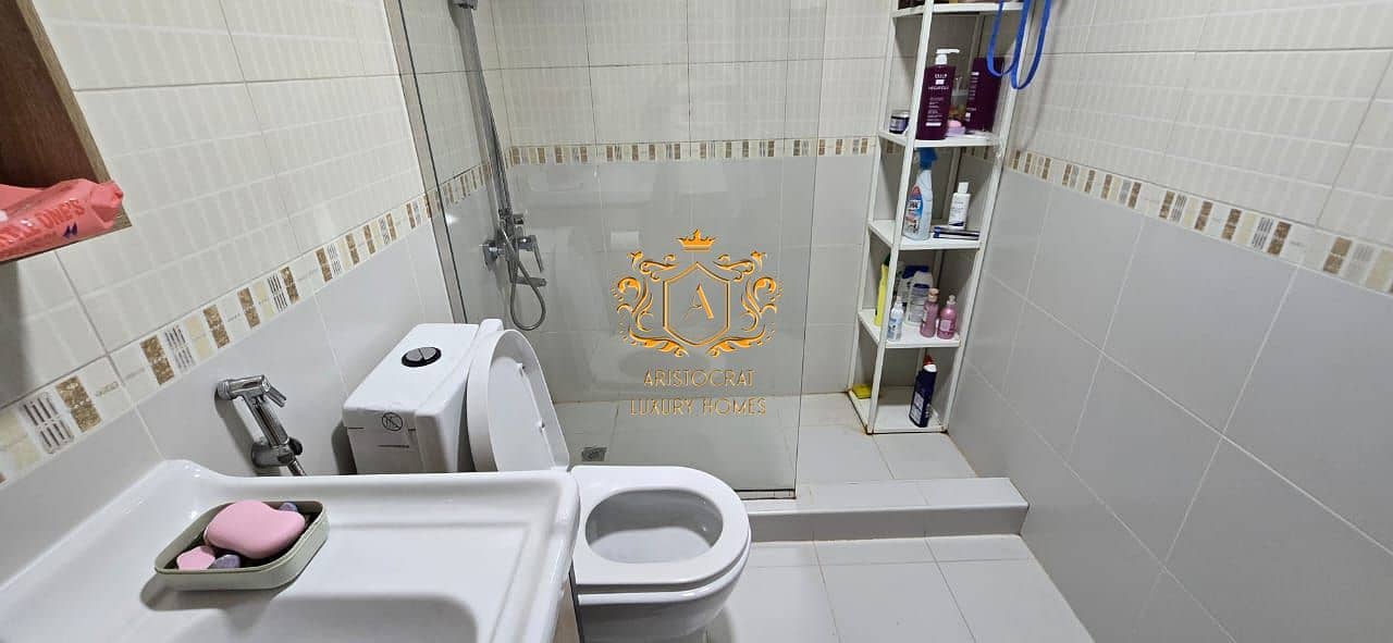23 Bathroom 001. jpeg