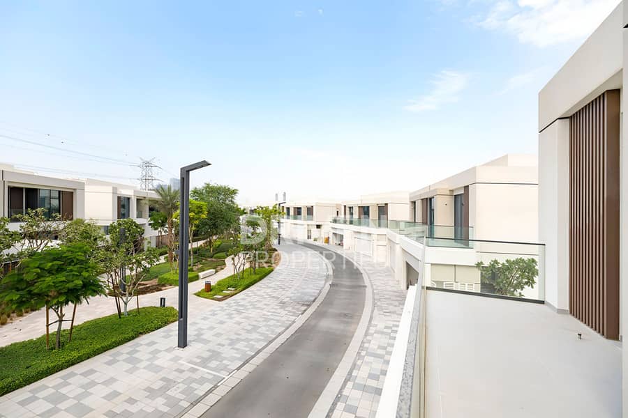 Upgraded | Fully Furnished | Prime location Upgraded | Fully Furnished | Prime location
