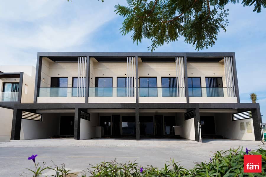 Corner Unit | Modern Smart Home | Park Facing Corner Unit | Modern Smart Home | Park Facing