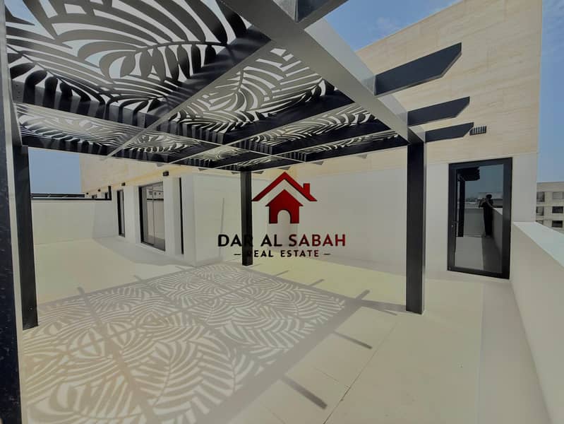 Separate Tarcce | With 2 Masteroom | With 3 Washrooms | Wardrobes | Ready To Move !