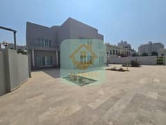 فیلا في بيتي،قرية الحمراء 6 غرف 6500000 درهم - 14815100