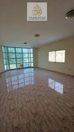 فيلا للإيجار في الشارقة العزرة زاوية 4 غرف ماستر بمساحة واسعة وتصميم مجدد بالكامل مع موقع هادئ مناسب للعائلات