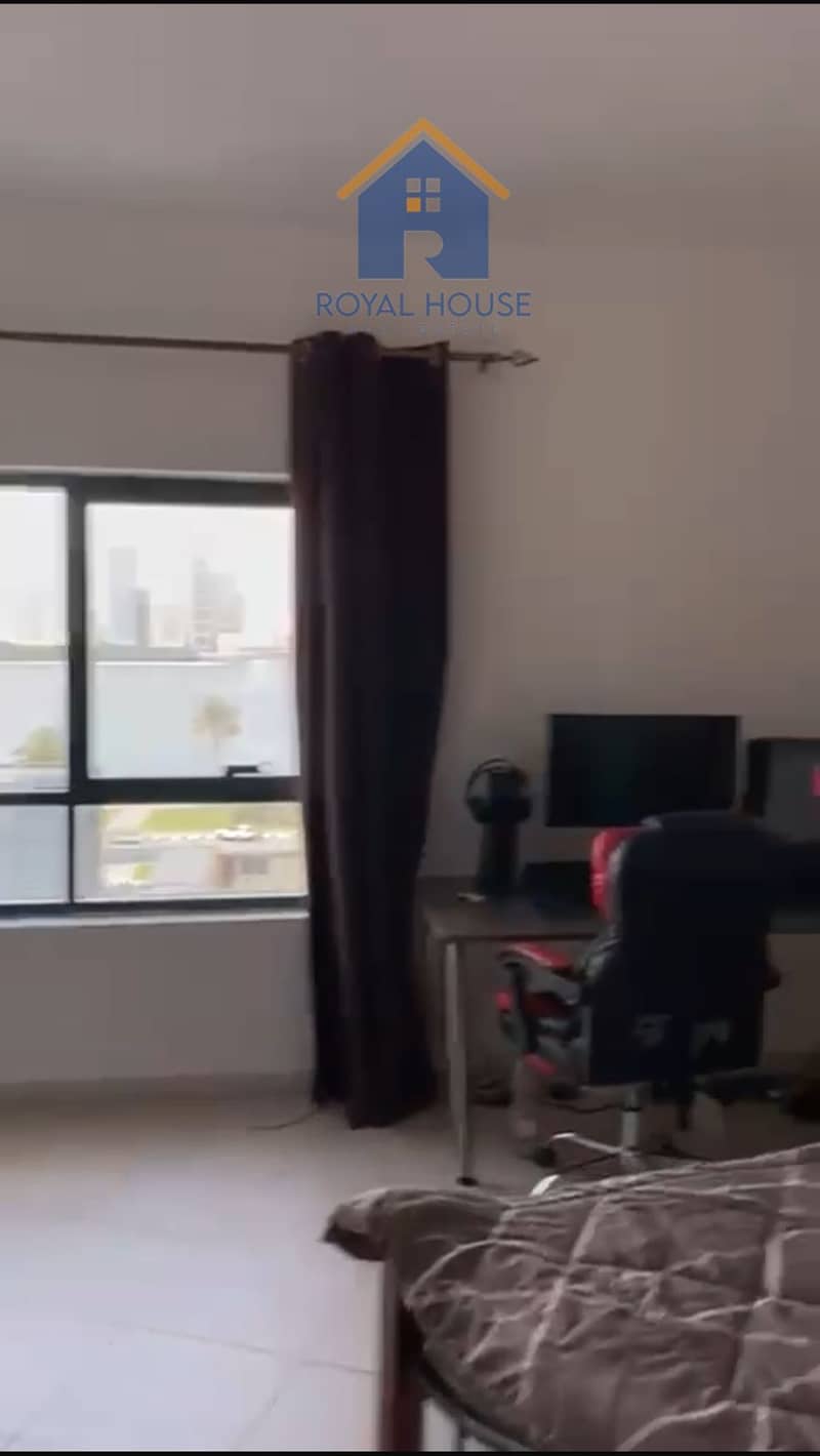 28 16208. jpg