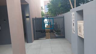 منزل تاون هاوس فاخر مكون من ثلاث غرف نوم وصالة، بإطلالة كاملة على الحديقة، متاح للإيجار في روبينيا مسار تلال سيتي، الشارقة