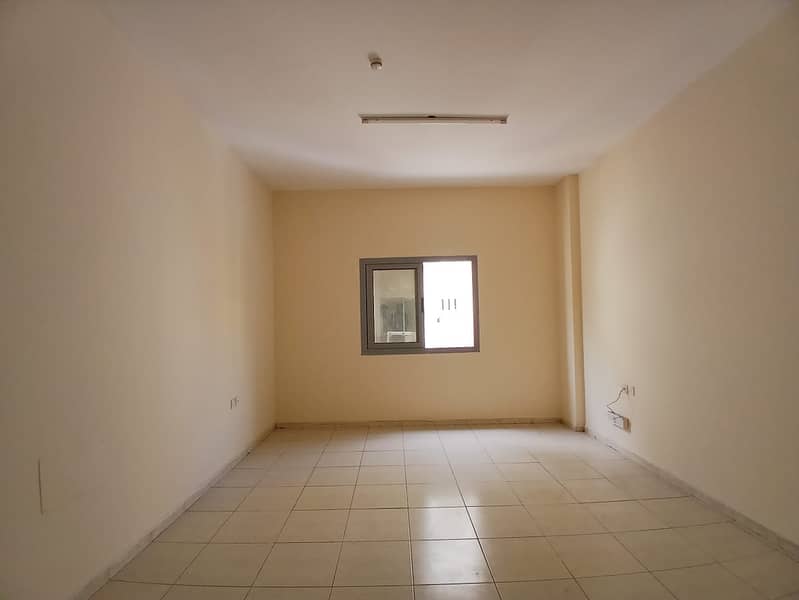 Lavish 1bhk full family building in muwailah sharjah 32k