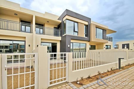 Backing Pool and Park | 4 Bedroom + Maids Backing Pool and Park | 4 Bedroom + Maids