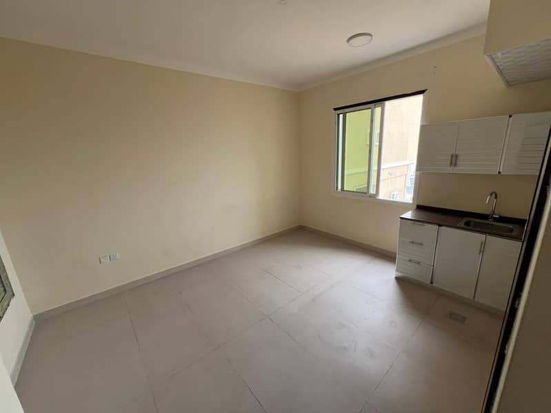 Second-hand studio apartment - Families only - Central air conditioning - Free maintenance - Security deposit (uncertainty check)