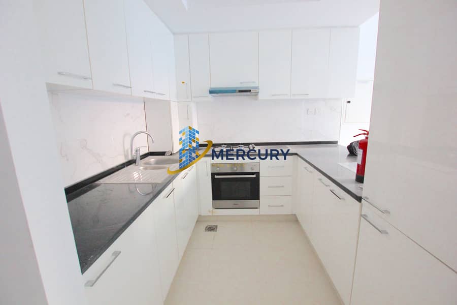 Large and Convenient layout - chiller free