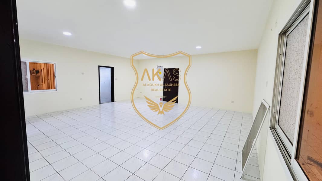 HUGE SIZE 2BHK FOR FAMILY IN MEENA BAZAR IN 68K CALL NOW