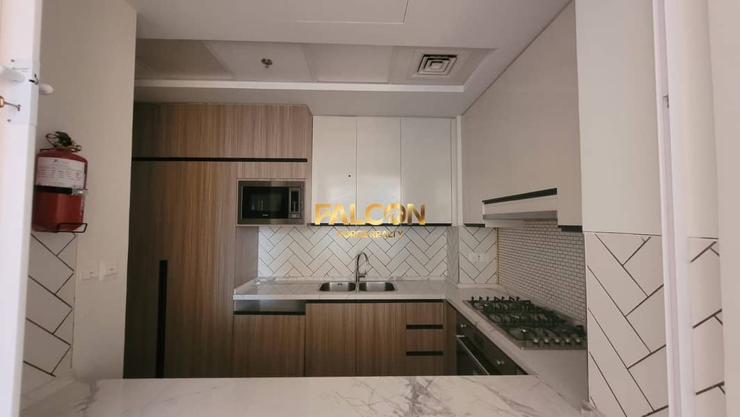 Stunning Skyline View | 2BR Apartment with Balcony | High Floor