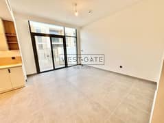 فيلا من 4 غرف نوم | مناظر متعددة | إمكانية الوصول إلى الشرفة والفناء