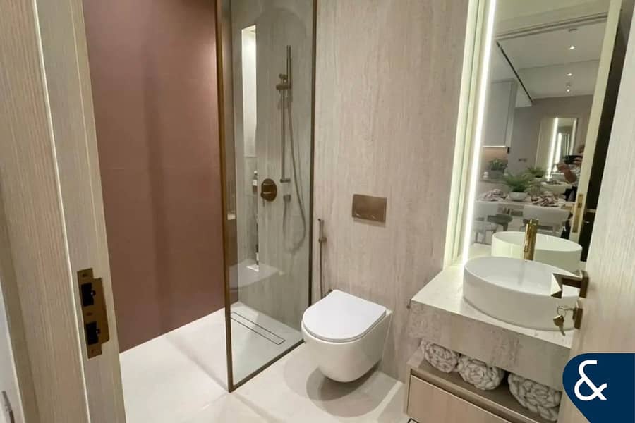 Pool View | Luxury 1Bed | Q4 2026 |2 Baths – další