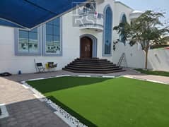 فيلا فاخرة مكونة من 4 غرف نوم - تنسيق الحدائق جاهز - عرض مميز