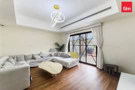 Corner Unit | Spacious | Single Row