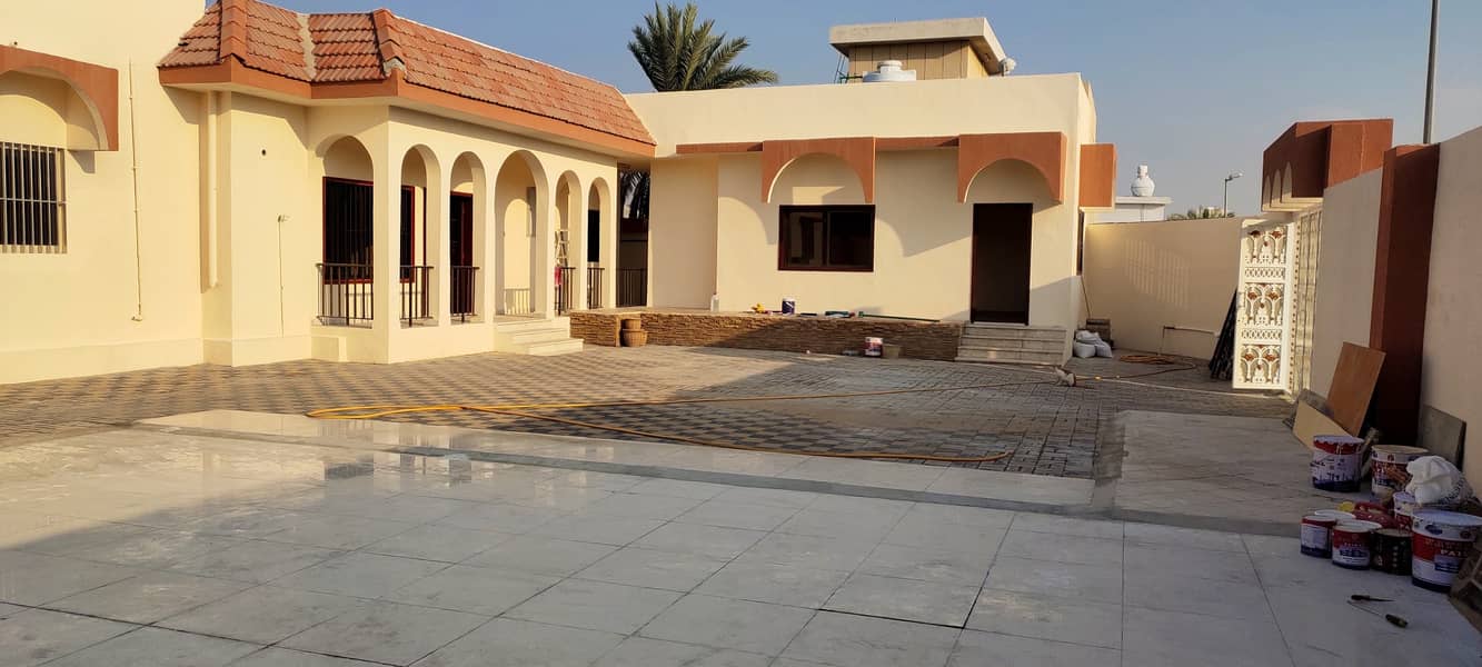 *** GREAT OFFER - Beautiful 4Bhk Single Storey Villa with garden area  in Al Halwan in Low Rents***