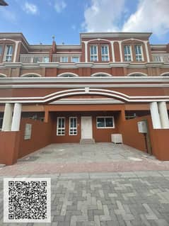 4 غرف نوم رئيسية، مطبخ كبير مع غرفة تخزين