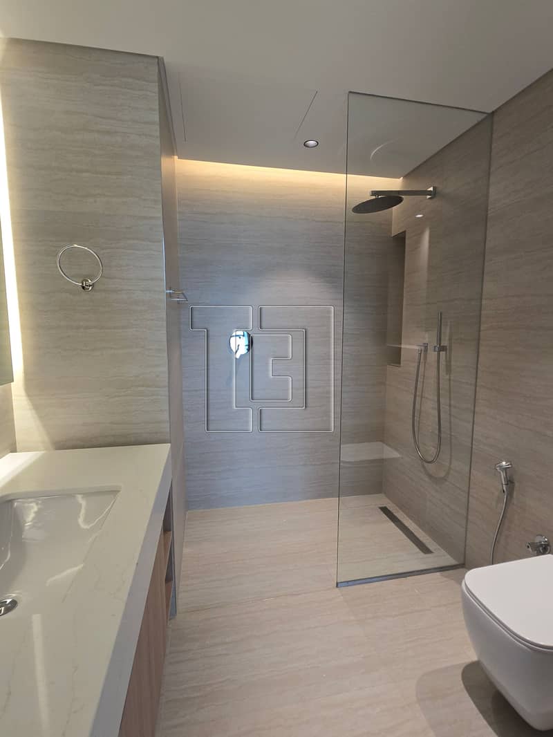 11 Bathroom 1. jpg
