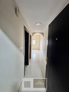 استوديو للإيجار السنوي في الروضة 2 – مطبخ منفصل، فرصة سكن عملية ومريحة!