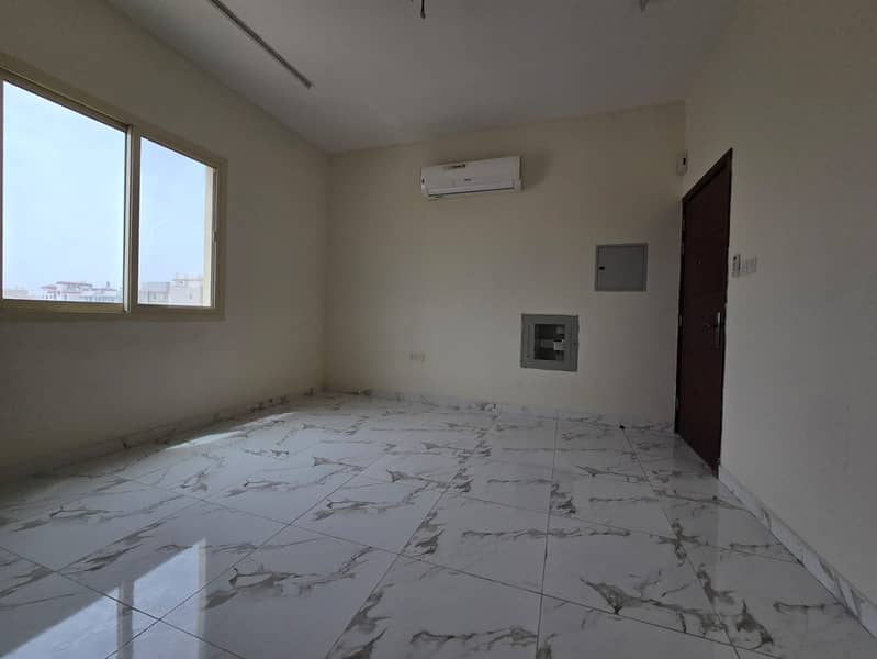A brand new, second-occupancy studio apartment with central air conditioning and maintenance included by the owner in Al-Aliya. Prime location,