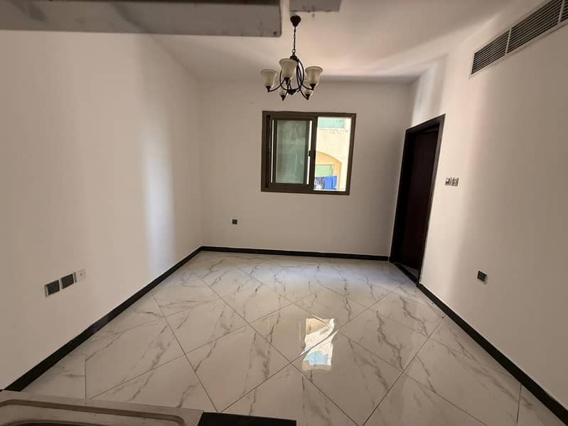 Studio apartment in Al Jurf 2, Ajman - Central air conditioning - Family accommodation - Free maintenance - Balcony - Stunning view